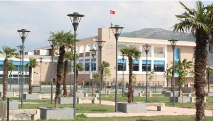 Fotoğraf 1.7. Dereboyu Caddesi Üzerinde Bulunan Sosyal Yaşam Merkezinden Bir Görünüm.