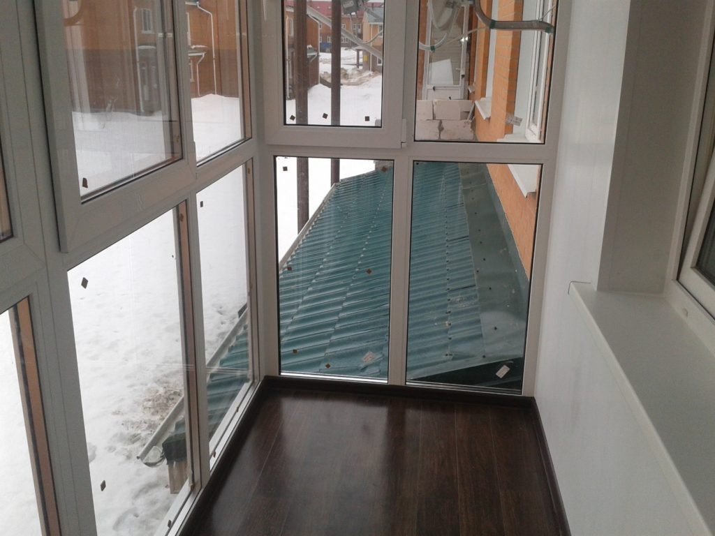 Cam şeffaf balkon neye benziyor?