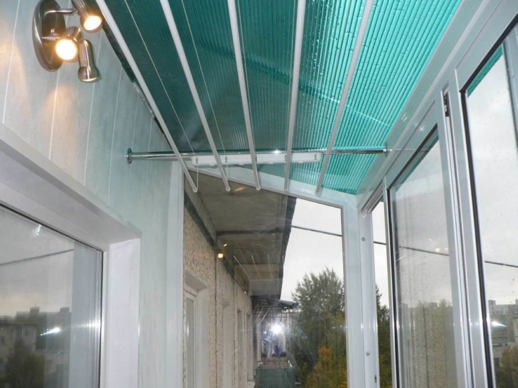 Cam şeffaf balkon neye benziyor?