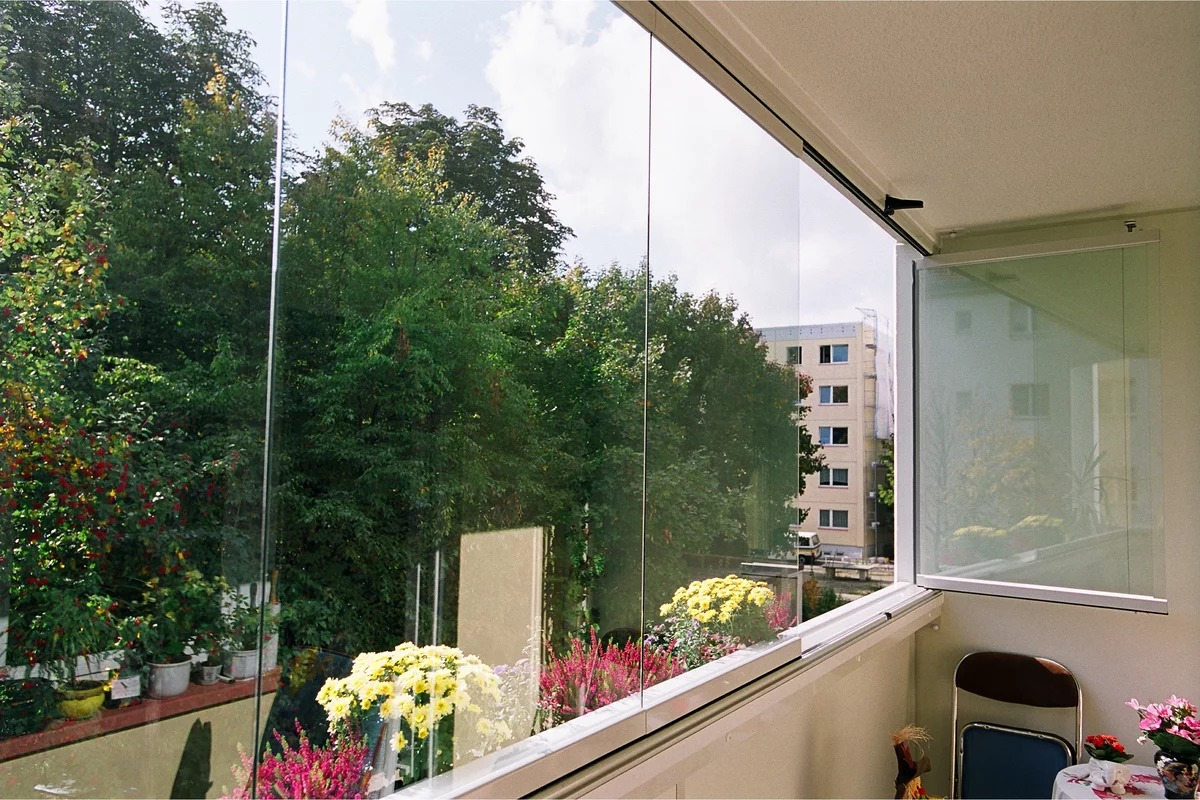çerçevesiz balkon pencereleri