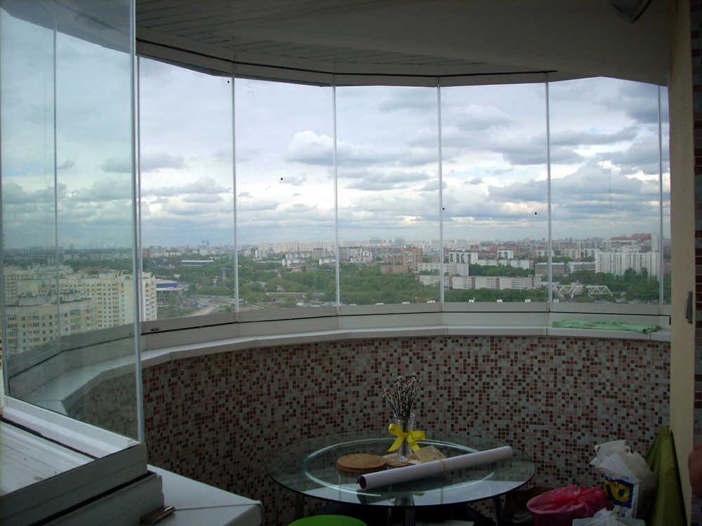 çerçevesiz balkon camı